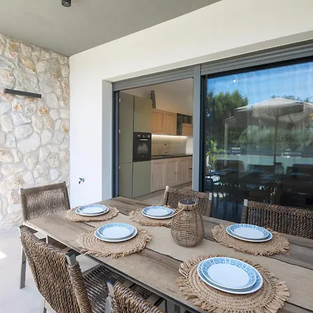 Adell Oasis Vila Nea Iraklitsa